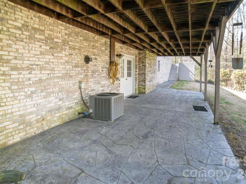1015 Woodbine Place, Lenoir, NC 28645.  MLS# CAR4355055, YatesRealty ID 8432. 