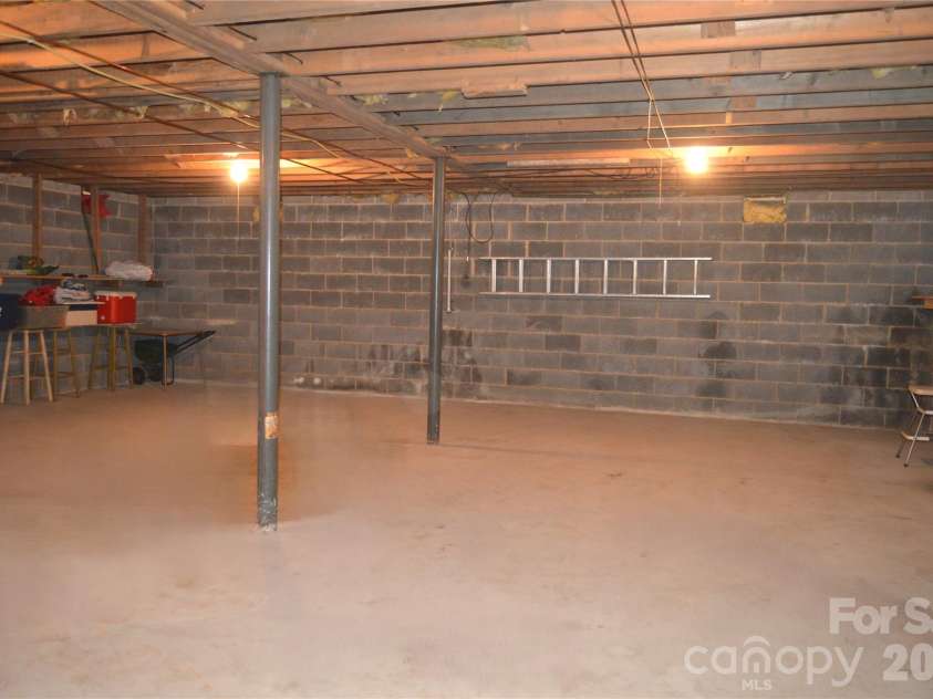 1015 Woodbine Place, Lenoir, NC 28645.  MLS# CAR4355055, YatesRealty ID 8432. 