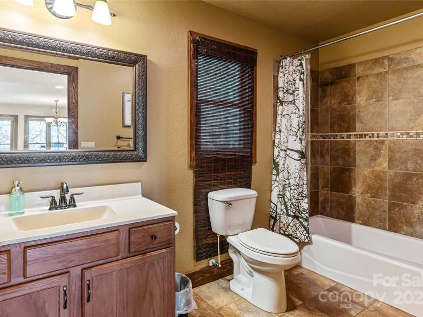 837 Peregrine Drive, Hendersonville, NC 28739.  MLS# CAR4250504, YatesRealty ID 8432. Main level full bathroom