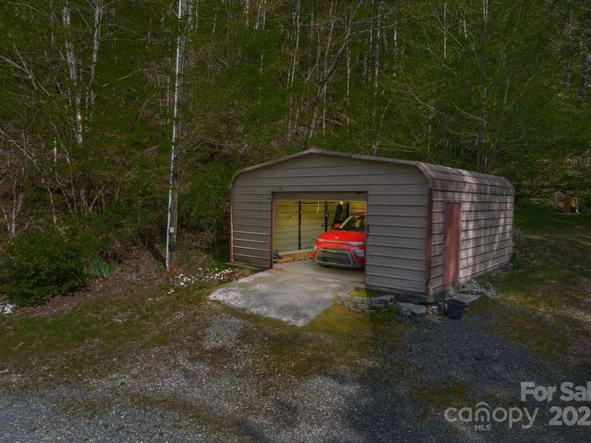 4825 Cane Creek Road, Bakersville, NC 28705.  MLS# CAR4248421, YatesRealty ID 8433. Detached garage/workshop