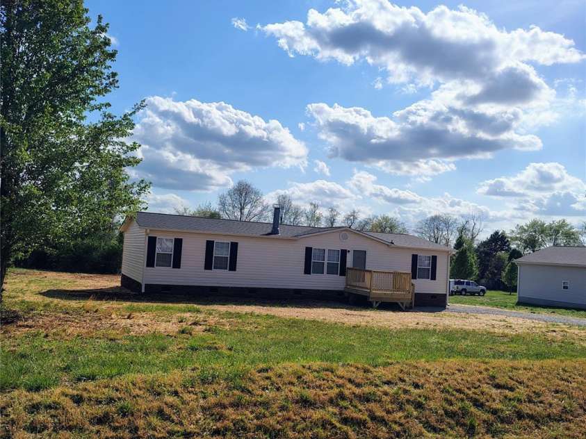4060 Ritchfield Drive, Lincolnton, NC 28092.  MLS# CAR4363150, YatesRealty ID 8434. 