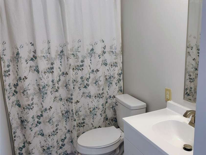 4060 Ritchfield Drive, Lincolnton, NC 28092.  MLS# CAR4363150, YatesRealty ID 8434. Full bathroom 