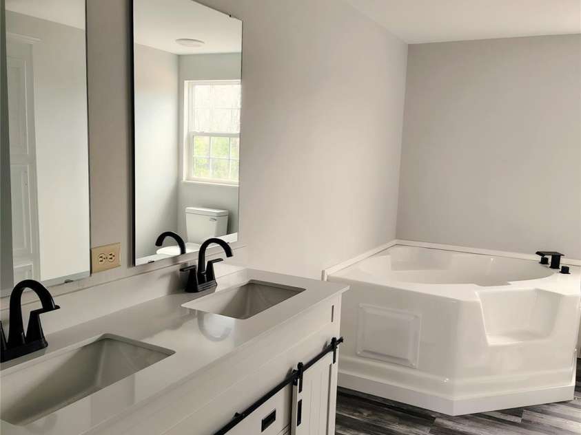 4060 Ritchfield Drive, Lincolnton, NC 28092.  MLS# CAR4363150, YatesRealty ID 8434. Primary bathroom 