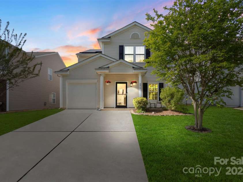 8917 Chalkstone Road, Charlotte, NC 28216.  MLS# CAR4247213, YatesRealty ID 8434. 
