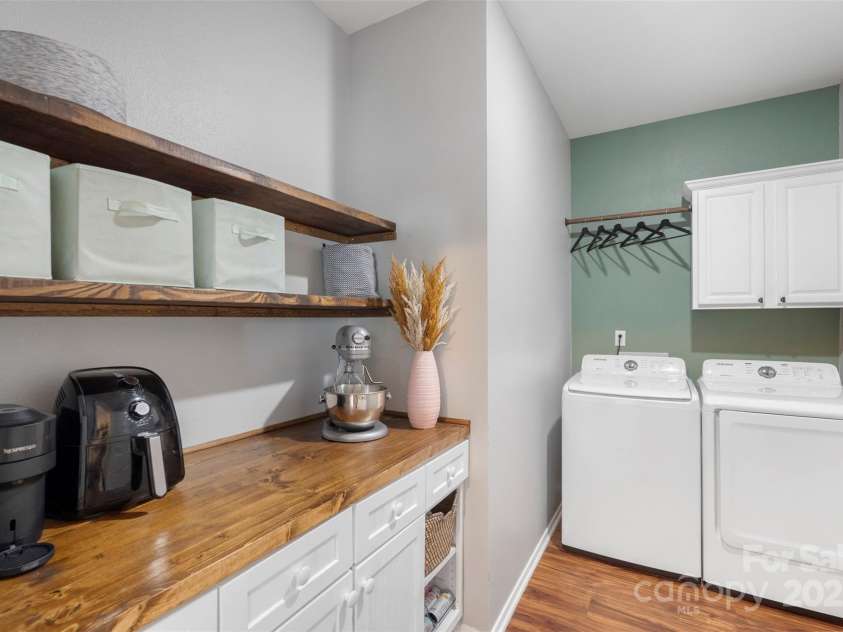 8917 Chalkstone Road, Charlotte, NC 28216.  MLS# CAR4247213, YatesRealty ID 8434. 