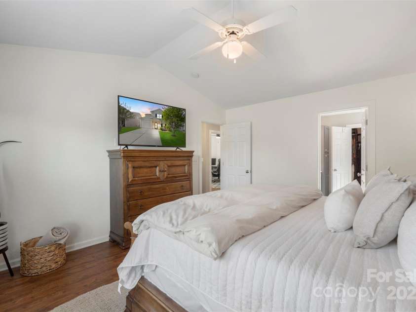 8917 Chalkstone Road, Charlotte, NC 28216.  MLS# CAR4247213, YatesRealty ID 8434. 