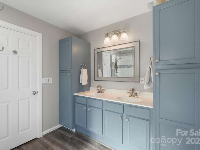 8917 Chalkstone Road, Charlotte, NC 28216.  MLS# CAR4247213, YatesRealty ID 8434. 