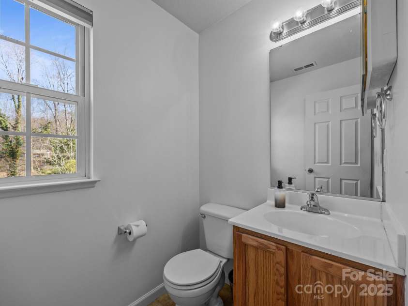 107 Alpine Ridge Drive, Asheville, NC 28803.  MLS# CAR4241586, YatesRealty ID 8436. Main floor half bath