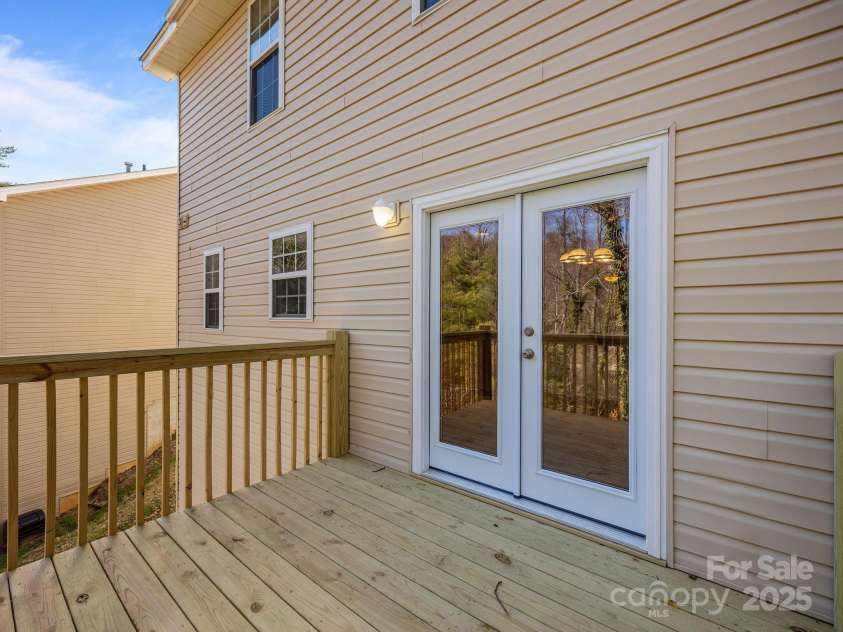 107 Alpine Ridge Drive, Asheville, NC 28803.  MLS# CAR4241586, YatesRealty ID 8436. New deck off of dining area