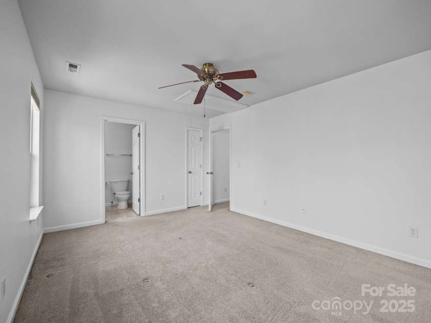 107 Alpine Ridge Drive, Asheville, NC 28803.  MLS# CAR4241586, YatesRealty ID 8436. Primary Suite