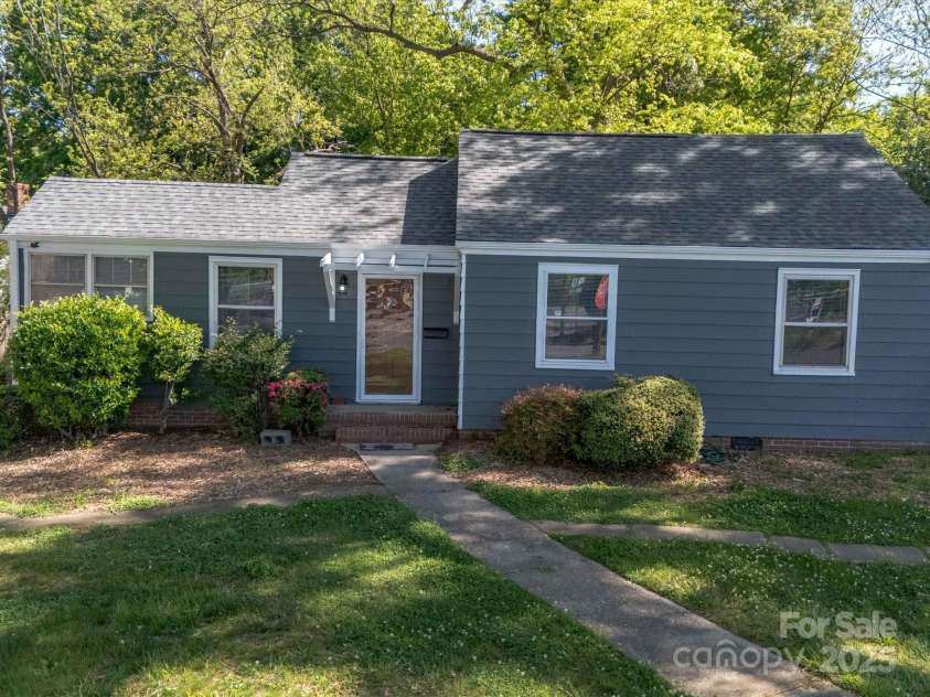 1142 Mona Drive, Charlotte, NC 28206.  MLS# CAR4247504, YatesRealty ID 8437. 1142 Mona Drive
