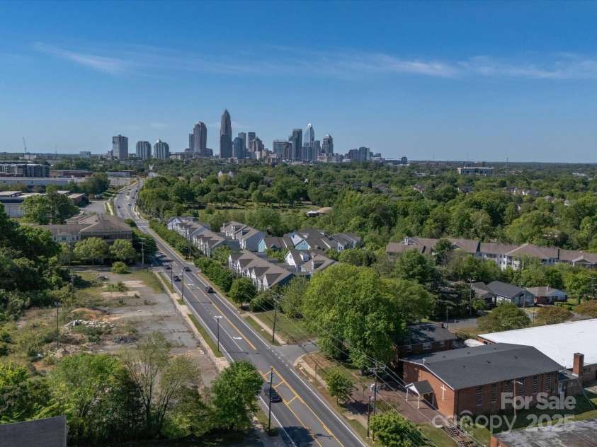 1142 Mona Drive, Charlotte, NC 28206.  MLS# CAR4247504, YatesRealty ID 8437. 
