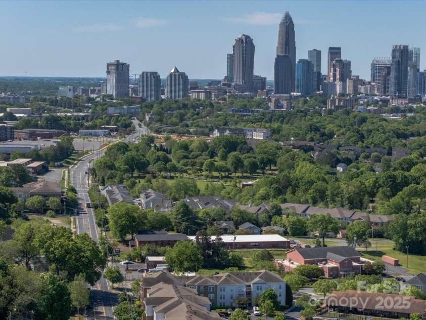 1142 Mona Drive, Charlotte, NC 28206.  MLS# CAR4247504, YatesRealty ID 8437. 