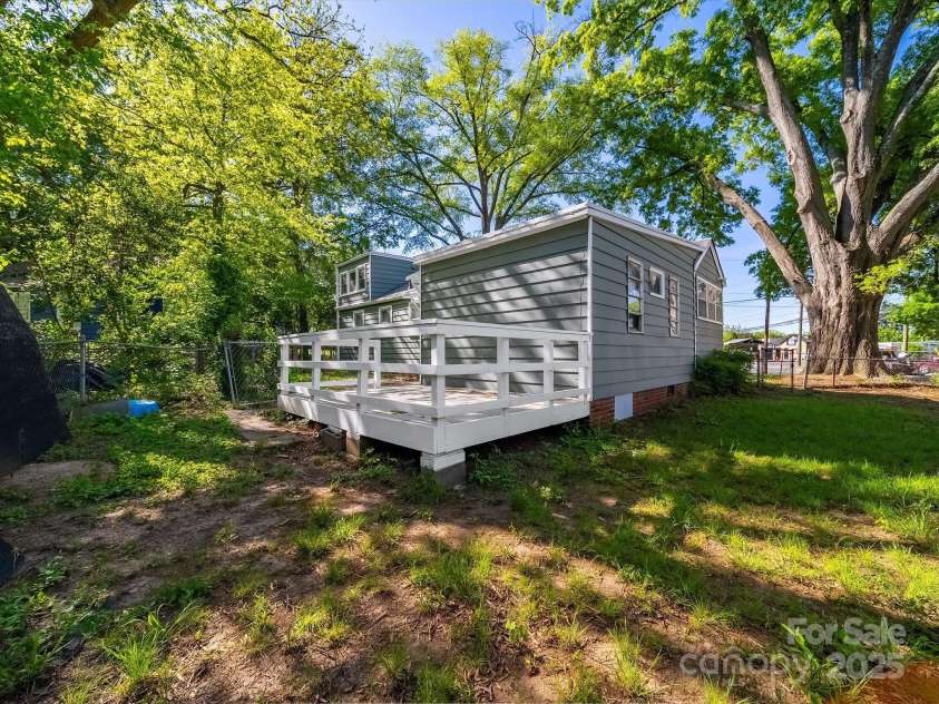 1142 Mona Drive, Charlotte, NC 28206.  MLS# CAR4247504, YatesRealty ID 8437. Deck