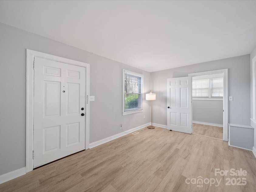 1142 Mona Drive, Charlotte, NC 28206.  MLS# CAR4247504, YatesRealty ID 8437. Dining Room