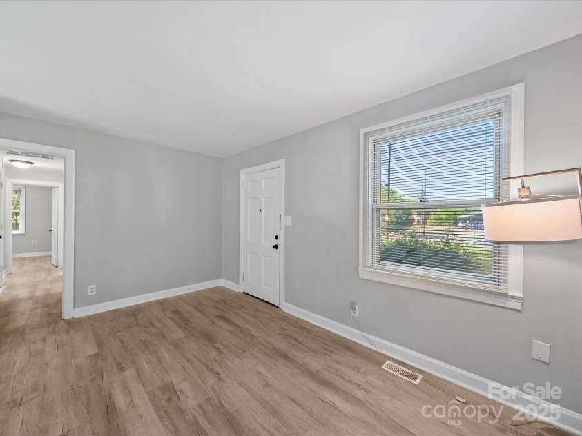 1142 Mona Drive, Charlotte, NC 28206.  MLS# CAR4247504, YatesRealty ID 8437. Dining Room