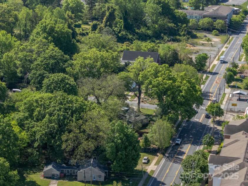 1142 Mona Drive, Charlotte, NC 28206.  MLS# CAR4247504, YatesRealty ID 8437. Drone Above House