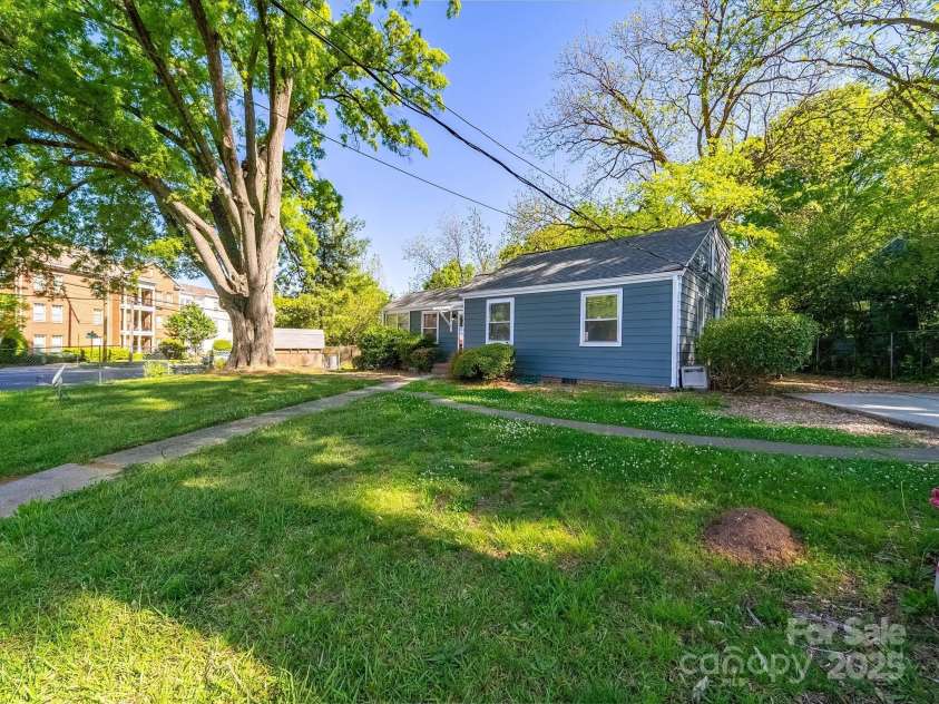 1142 Mona Drive, Charlotte, NC 28206.  MLS# CAR4247504, YatesRealty ID 8437. Front of House