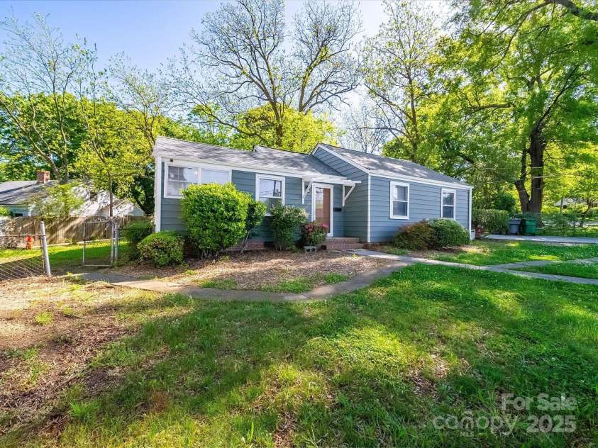 1142 Mona Drive, Charlotte, NC 28206.  MLS# CAR4247504, YatesRealty ID 8437. Front of House