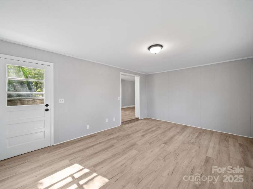 1142 Mona Drive, Charlotte, NC 28206.  MLS# CAR4247504, YatesRealty ID 8437. Living Room