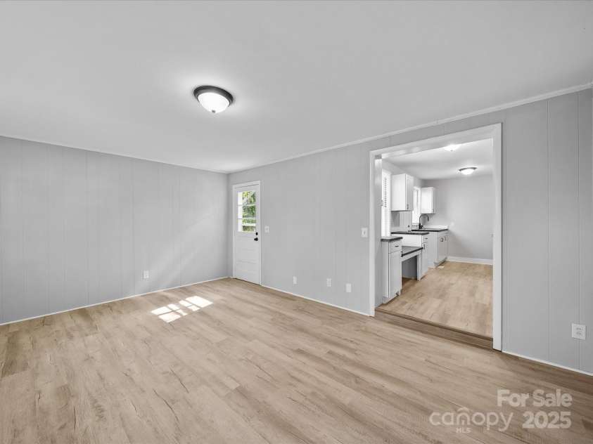 1142 Mona Drive, Charlotte, NC 28206.  MLS# CAR4247504, YatesRealty ID 8437. Living Room
