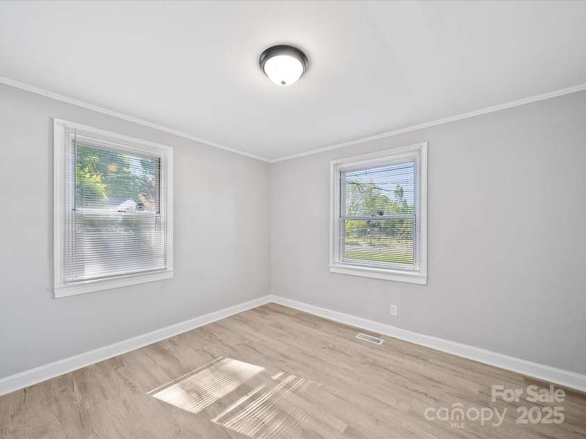1142 Mona Drive, Charlotte, NC 28206.  MLS# CAR4247504, YatesRealty ID 8437. Primary Bedroom