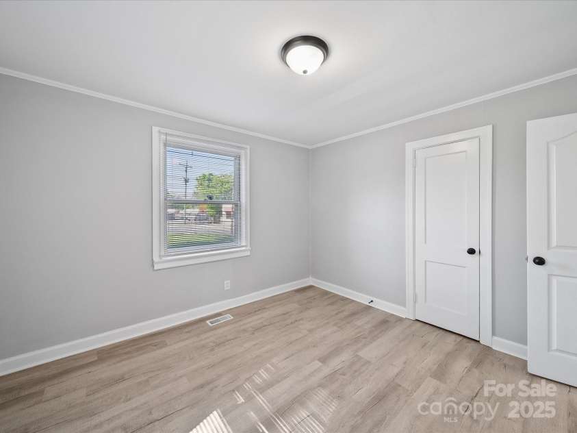 1142 Mona Drive, Charlotte, NC 28206.  MLS# CAR4247504, YatesRealty ID 8437. Primary Bedroom