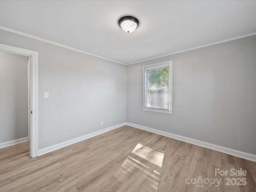 1142 Mona Drive, Charlotte, NC 28206.  MLS# CAR4247504, YatesRealty ID 8437. Primary Bedroom