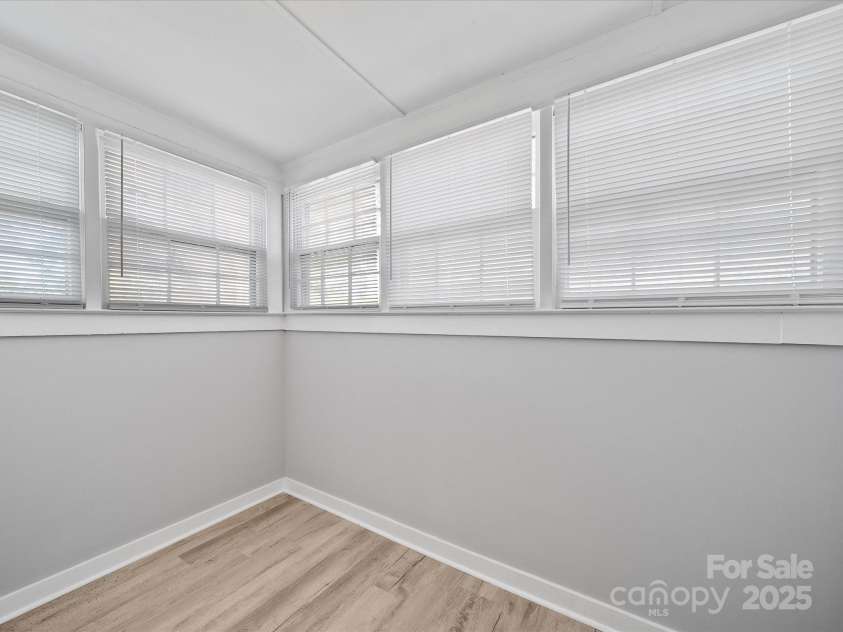 1142 Mona Drive, Charlotte, NC 28206.  MLS# CAR4247504, YatesRealty ID 8437. Sunroom