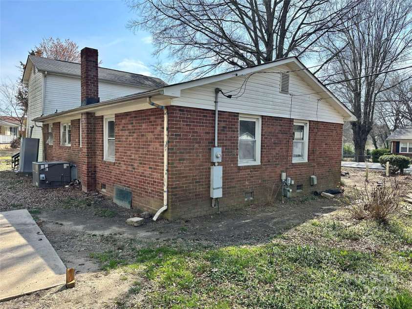 314 Little Texas Road, Kannapolis, NC 28083.  MLS# CAR4233548, YatesRealty ID 8438. View of side home