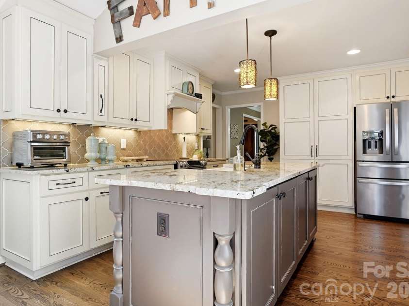 434 Chadmore Drive, Charlotte, NC 28270.  MLS# CAR4364807, YatesRealty ID 8438. 