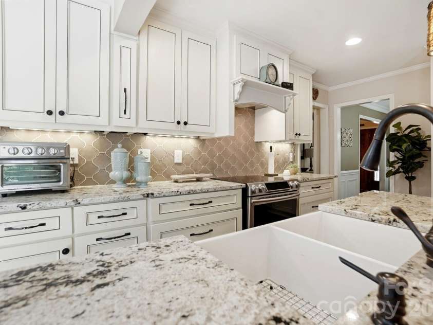 434 Chadmore Drive, Charlotte, NC 28270.  MLS# CAR4364807, YatesRealty ID 8438. 