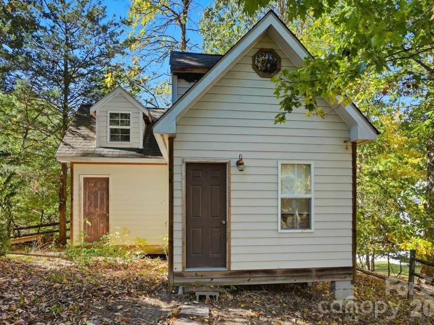 434 Chadmore Drive, Charlotte, NC 28270.  MLS# CAR4364807, YatesRealty ID 8438. 