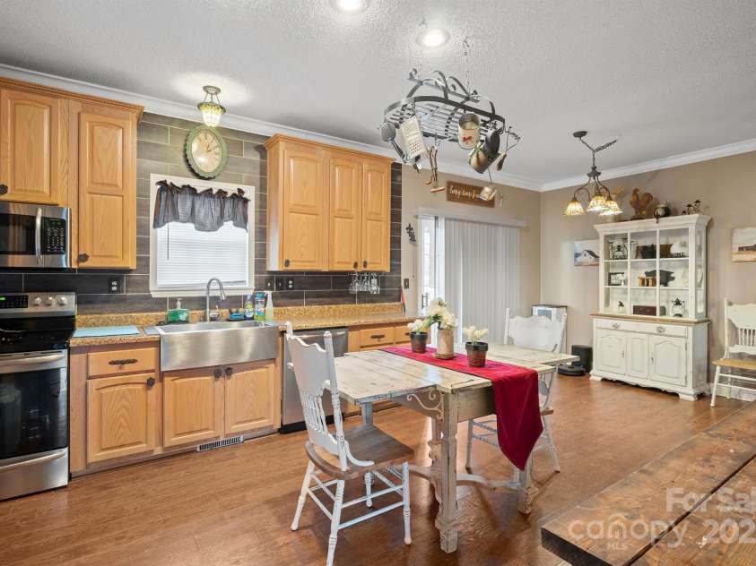 515 Brawley Road, Cleveland, NC 27013.  MLS# CAR4220635, YatesRealty ID 844. Kitchen Dining
