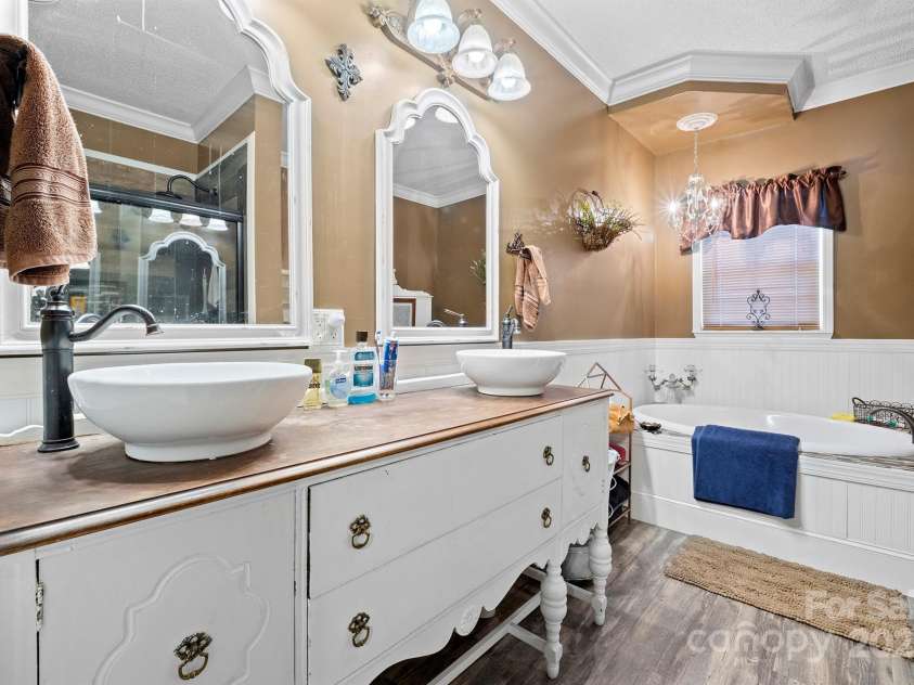 515 Brawley Road, Cleveland, NC 27013.  MLS# CAR4220635, YatesRealty ID 844. Primary Bath