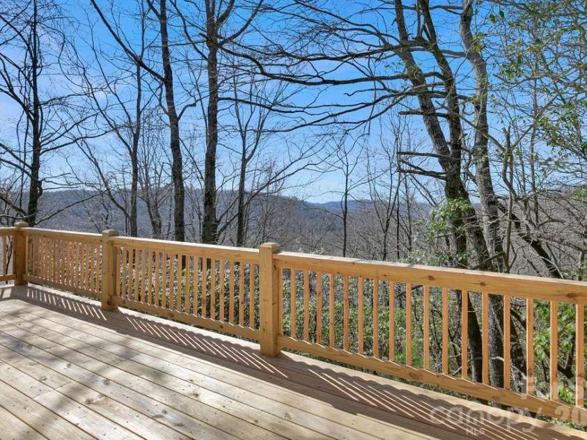 416 Kanasgowa Drive, Brevard, NC 28712.  MLS# CAR4357629, YatesRealty ID 8441. 