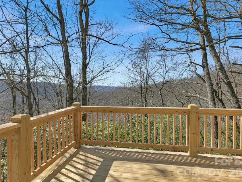 416 Kanasgowa Drive, Brevard, NC 28712.  MLS# CAR4357629, YatesRealty ID 8441. 