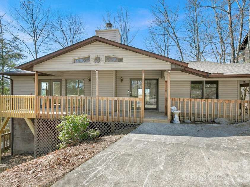 416 Kanasgowa Drive, Brevard, NC 28712.  MLS# CAR4357629, YatesRealty ID 8441. 