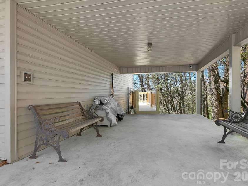 416 Kanasgowa Drive, Brevard, NC 28712.  MLS# CAR4357629, YatesRealty ID 8441. 