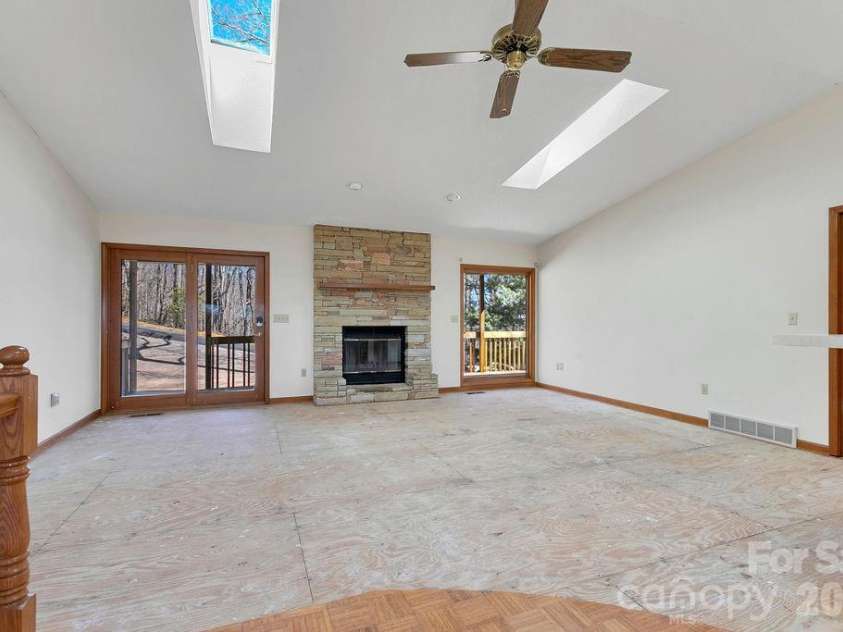 416 Kanasgowa Drive, Brevard, NC 28712.  MLS# CAR4357629, YatesRealty ID 8441. 