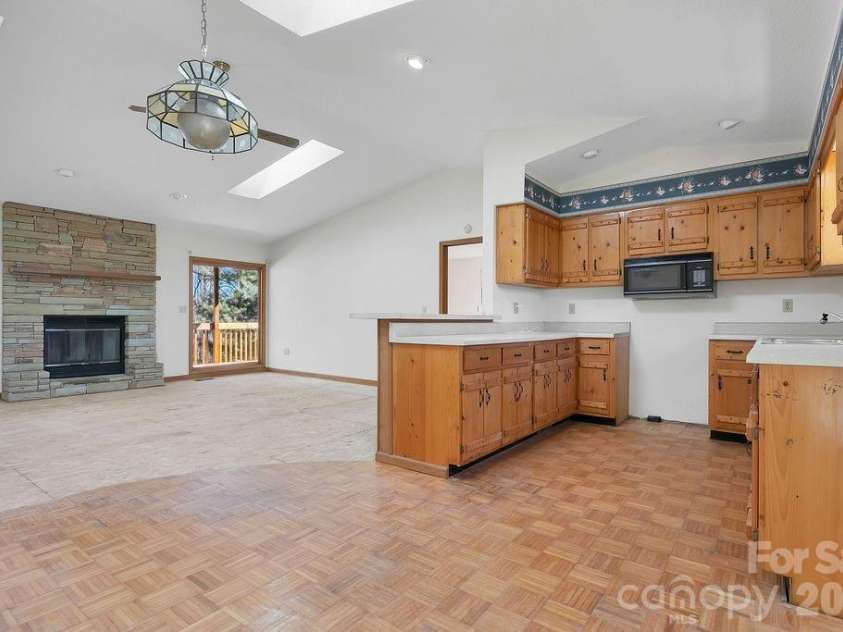 416 Kanasgowa Drive, Brevard, NC 28712.  MLS# CAR4357629, YatesRealty ID 8441. 