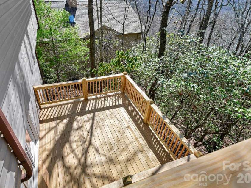 416 Kanasgowa Drive, Brevard, NC 28712.  MLS# CAR4357629, YatesRealty ID 8441. 