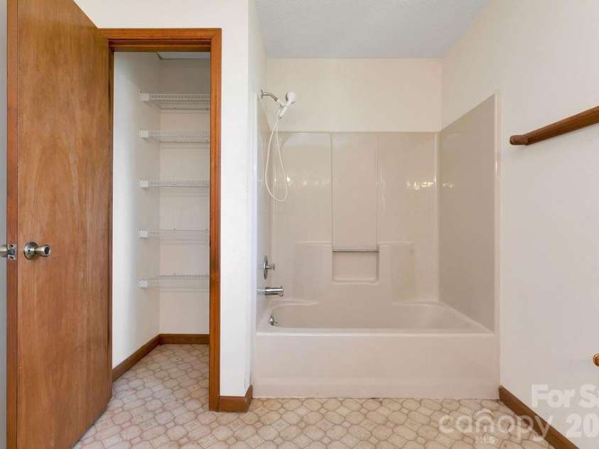 416 Kanasgowa Drive, Brevard, NC 28712.  MLS# CAR4357629, YatesRealty ID 8441. 