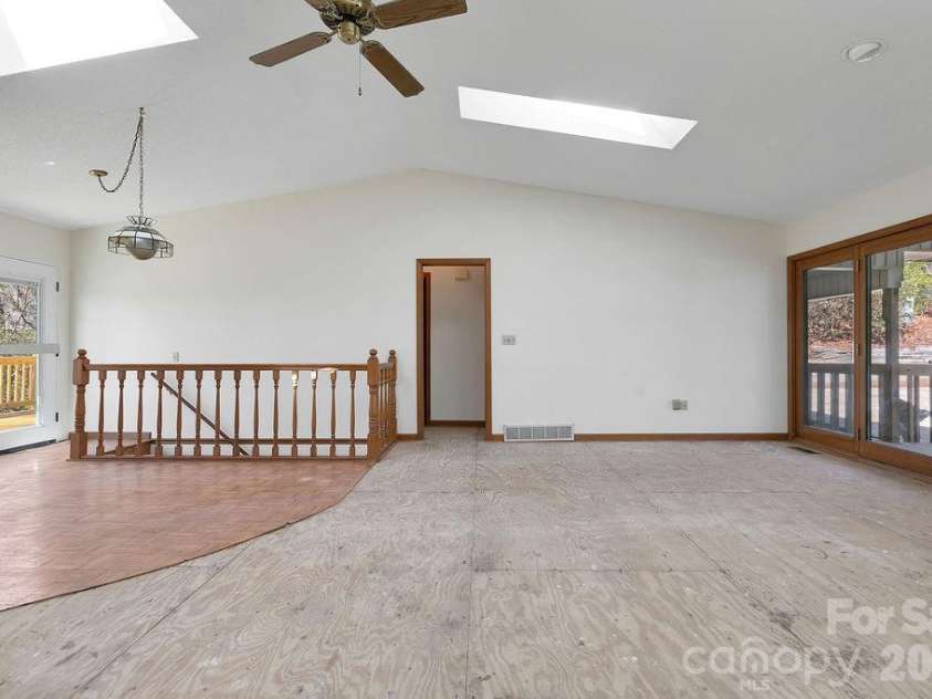 416 Kanasgowa Drive, Brevard, NC 28712.  MLS# CAR4357629, YatesRealty ID 8441. 