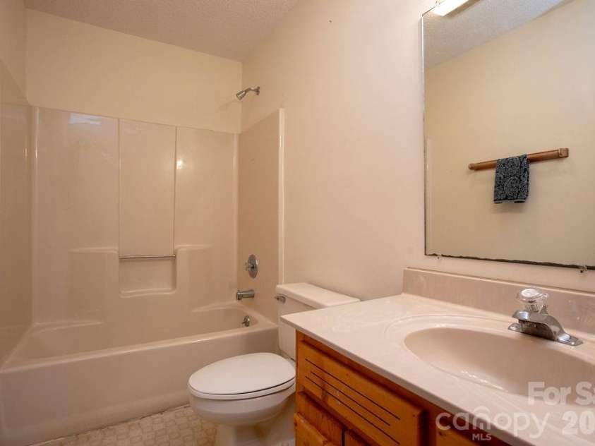 416 Kanasgowa Drive, Brevard, NC 28712.  MLS# CAR4357629, YatesRealty ID 8441. 