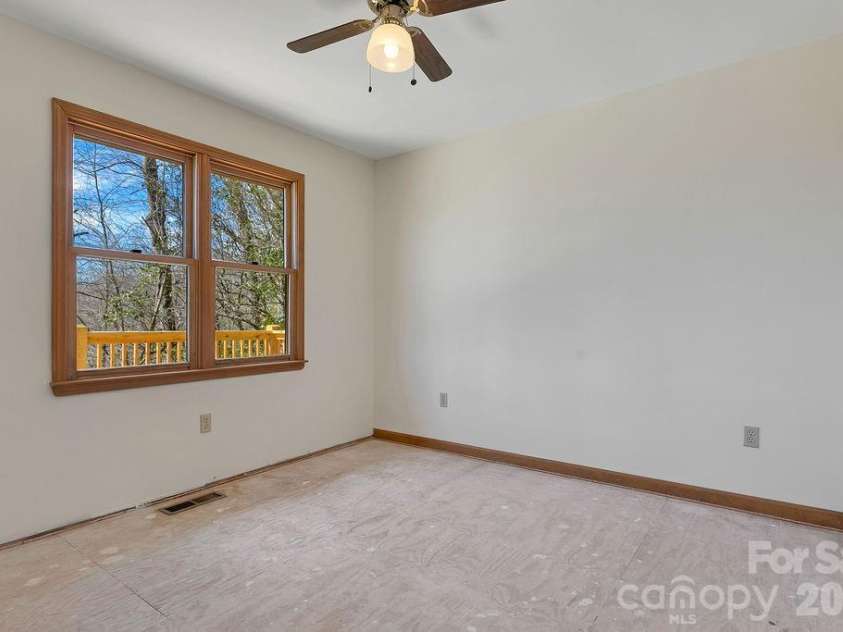 416 Kanasgowa Drive, Brevard, NC 28712.  MLS# CAR4357629, YatesRealty ID 8441. 
