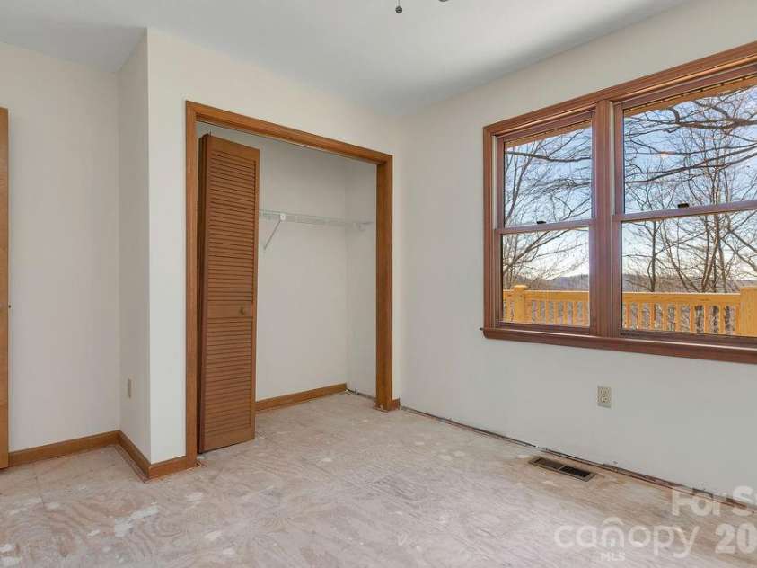 416 Kanasgowa Drive, Brevard, NC 28712.  MLS# CAR4357629, YatesRealty ID 8441. 