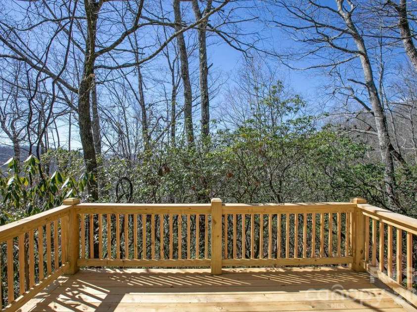 416 Kanasgowa Drive, Brevard, NC 28712.  MLS# CAR4357629, YatesRealty ID 8441. 