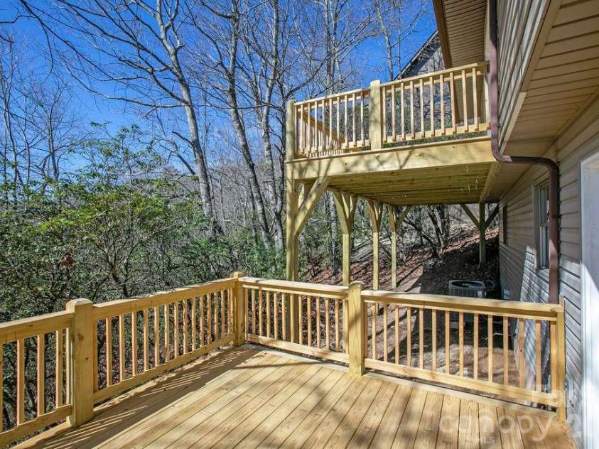 416 Kanasgowa Drive, Brevard, NC 28712.  MLS# CAR4357629, YatesRealty ID 8441. 