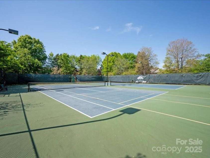 5809 Woodleigh Oaks Drive, Charlotte, NC 28226.  MLS# CAR4248176, YatesRealty ID 8441. (2) Community Tennis Courts for tennis & pickleball